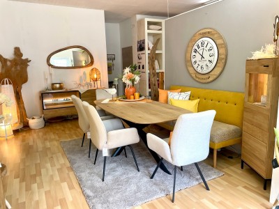 Tischgruppe-Esstisch-Massivholz-Bootsform-Sthle-Wandspiegel-Wanduhr-Highboard-Unikatmobel-Tischsofa
